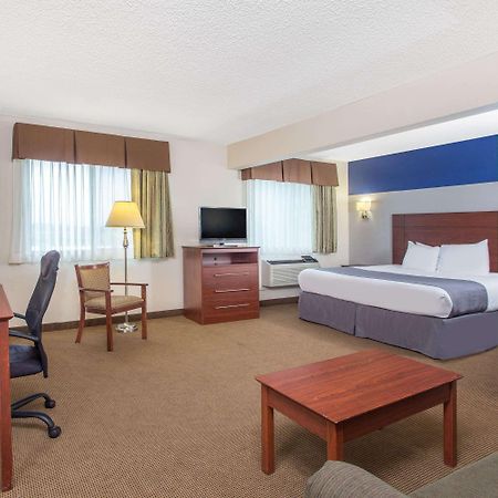 Hotel Baymont by Wyndham Dubuque Extérieur photo