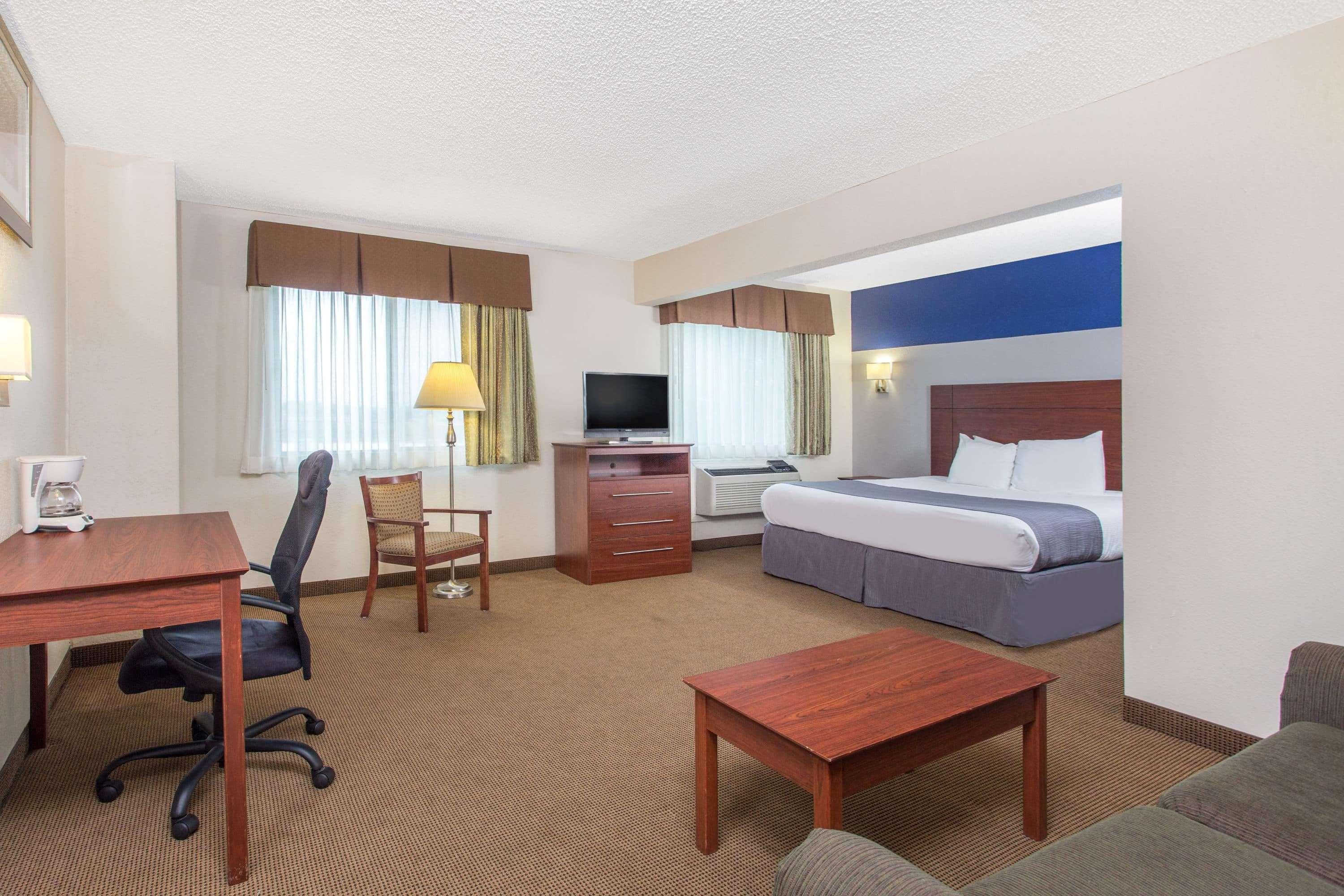 Hotel Baymont by Wyndham Dubuque Extérieur photo