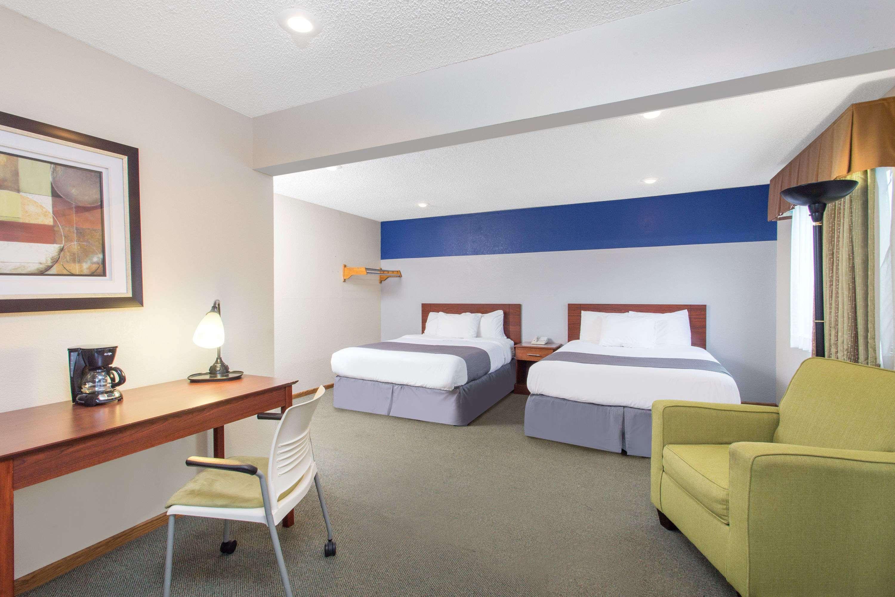 Hotel Baymont by Wyndham Dubuque Extérieur photo