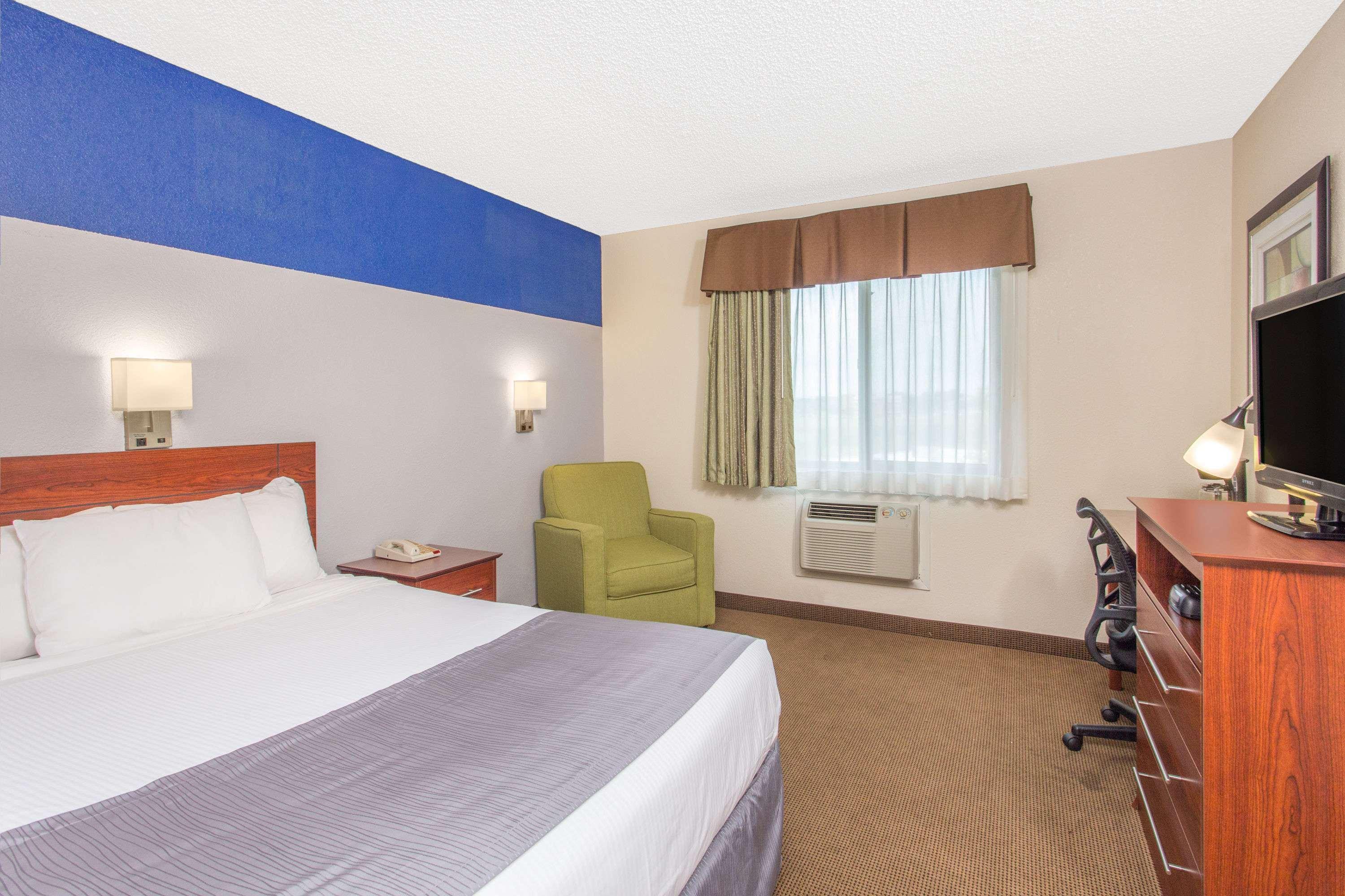Hotel Baymont by Wyndham Dubuque Extérieur photo