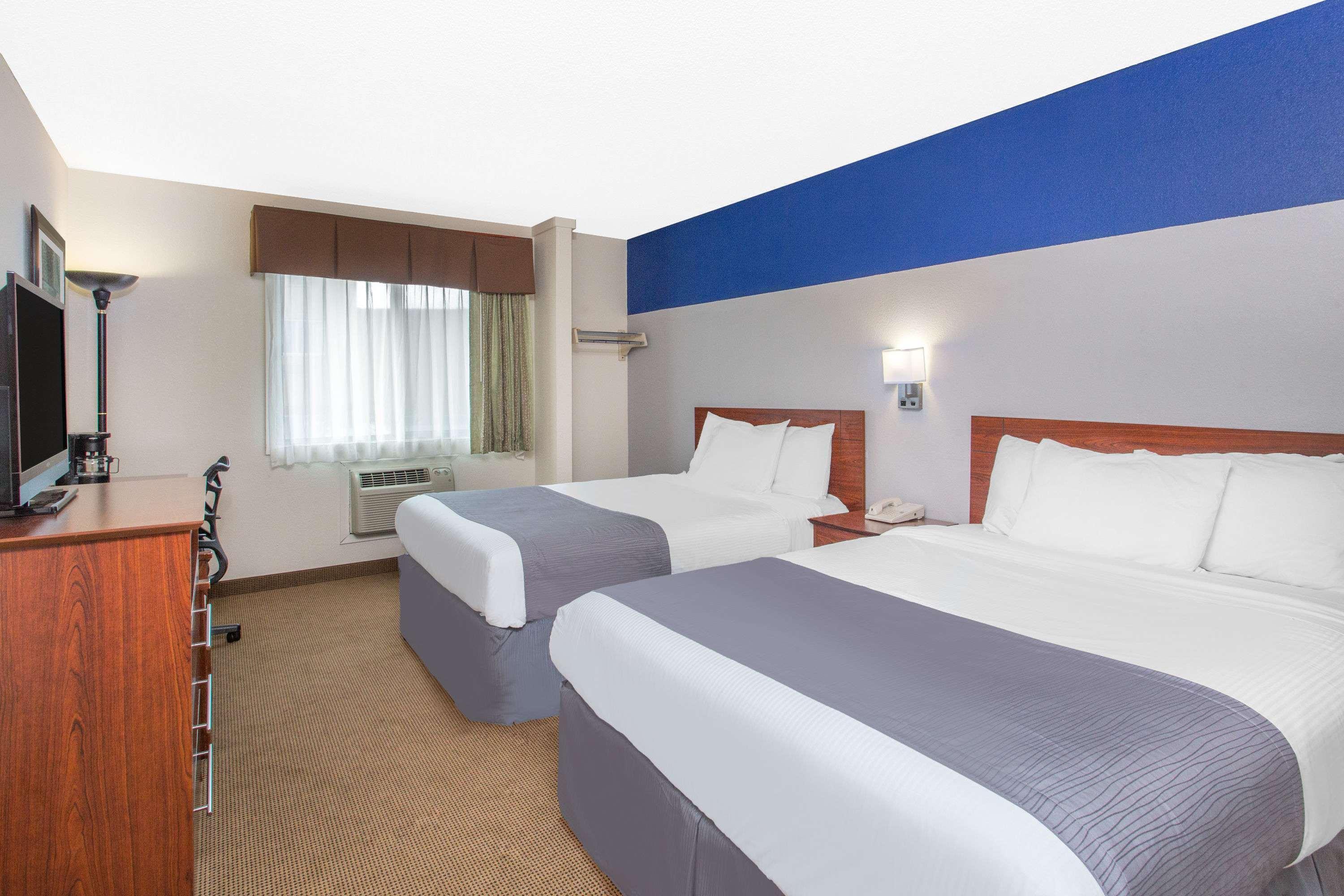 Hotel Baymont by Wyndham Dubuque Extérieur photo
