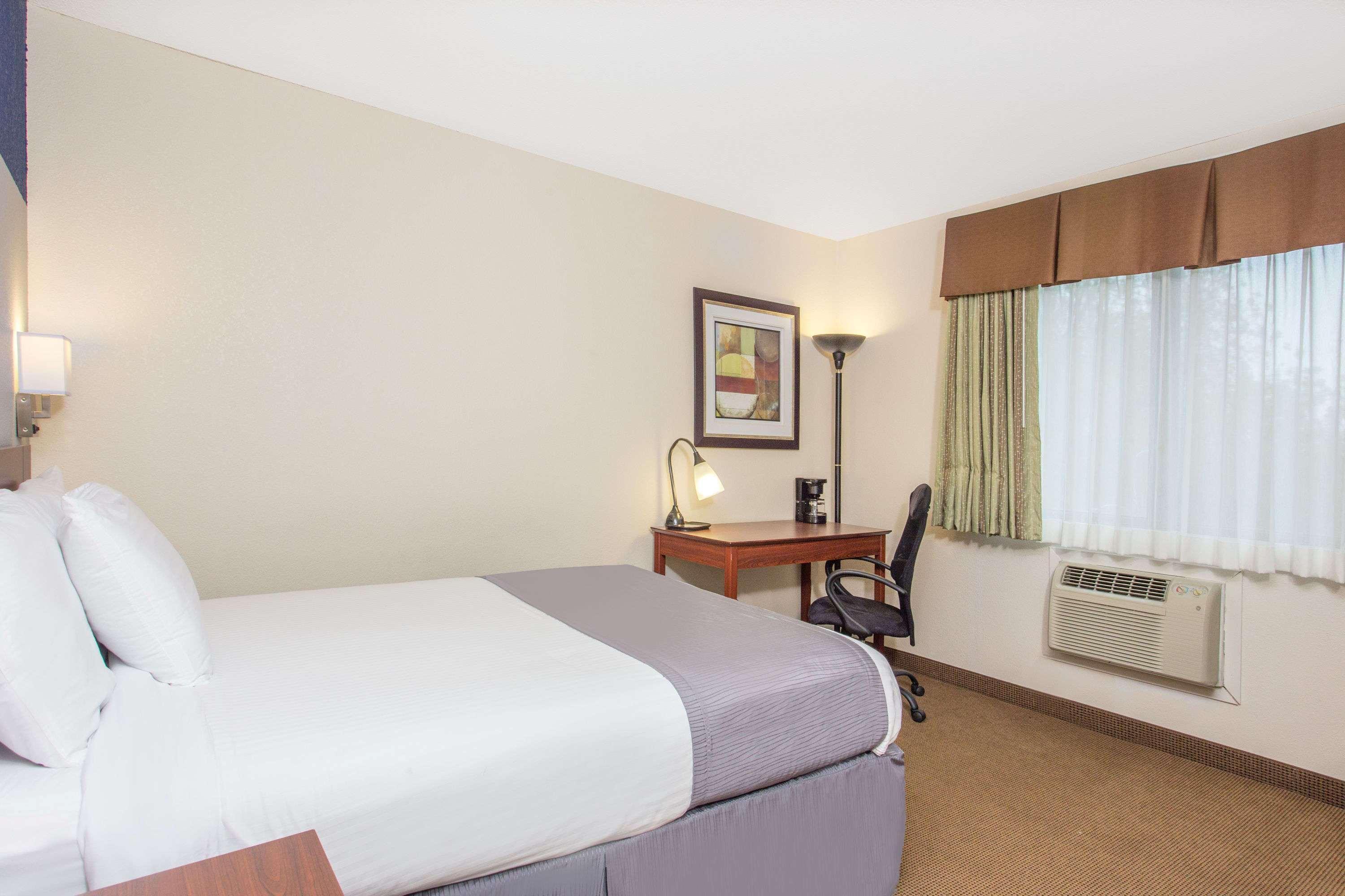 Hotel Baymont by Wyndham Dubuque Extérieur photo