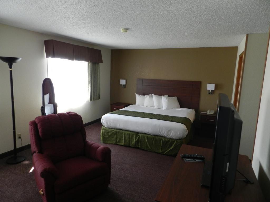 Hotel Baymont by Wyndham Dubuque Extérieur photo