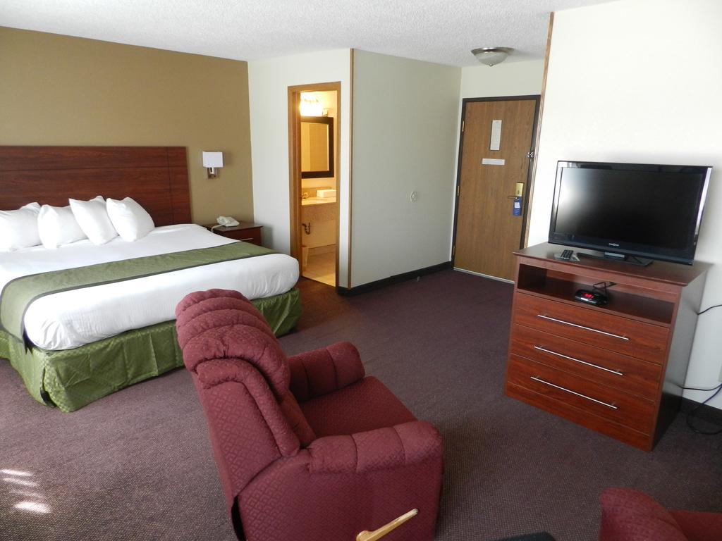 Hotel Baymont by Wyndham Dubuque Extérieur photo