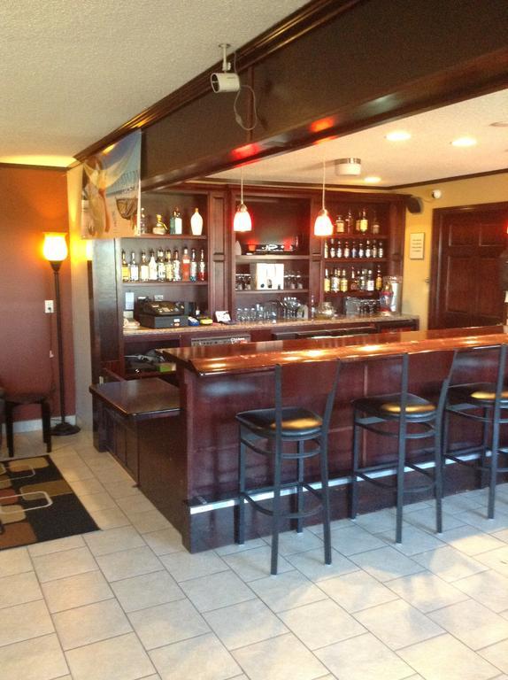 Hotel Baymont by Wyndham Dubuque Extérieur photo